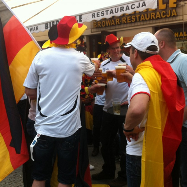 Niemcy kibice na Nowym Świecie w Warszawie przed meczem Euro 2012 półfinał z Włochami w piłce nożnej