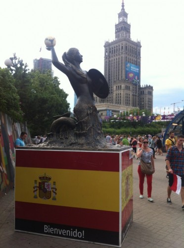 Galeria szesnastu warszawskich narodowych syrenek prezentowanych podczas Euro 2012.