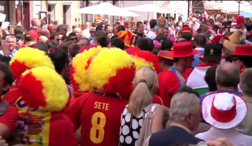 Hiszpańscy kibice opanawali ulice Gdańska. Hiszpanie bawią się w Gdańsku na Euro 2012