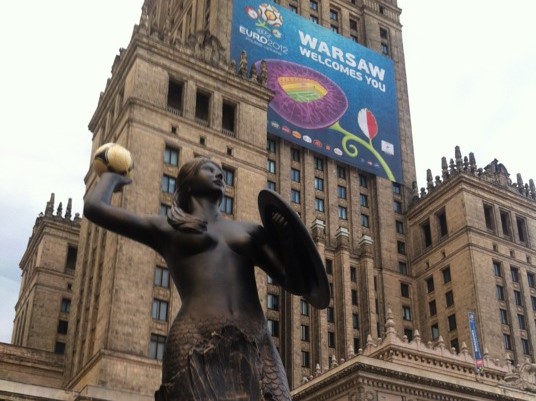 Galeria szesnastu warszawskich narodowych syrenek prezentowanych podczas Euro 2012.